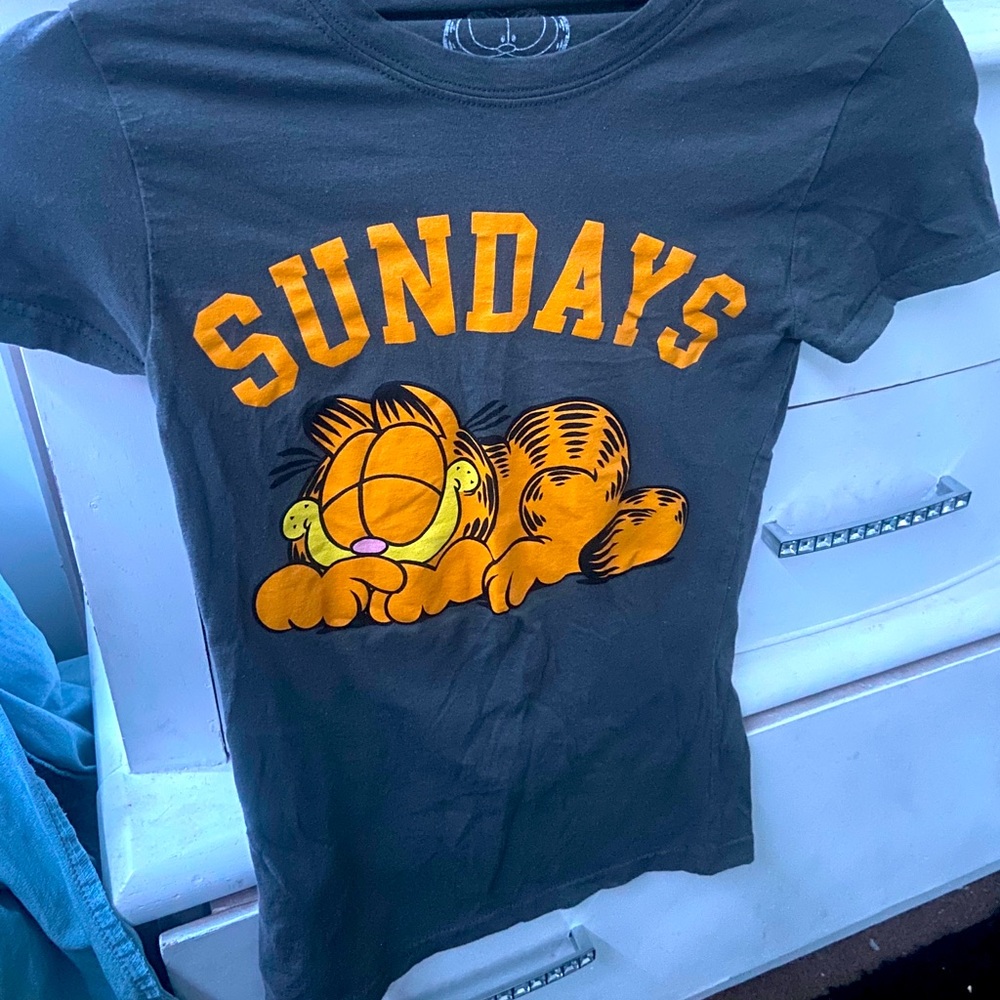 A Sunday Garfield shirt